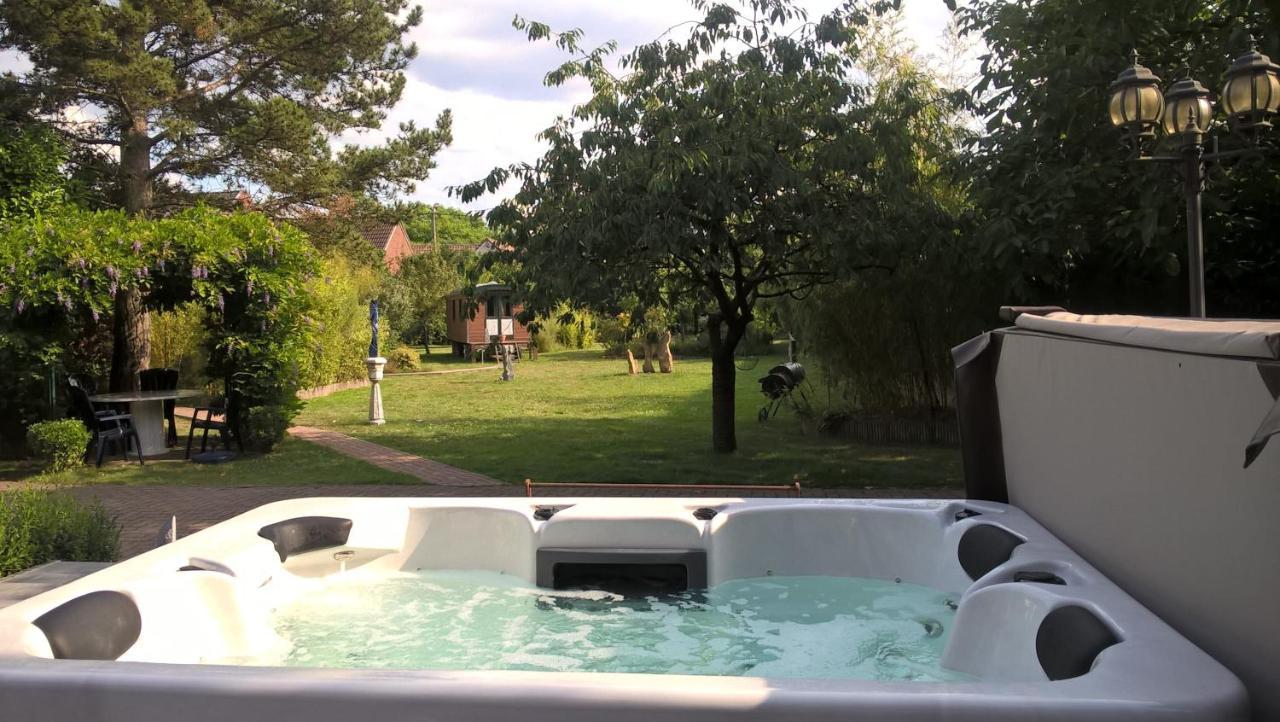 Le Fond De La Biche Bed and Breakfast Goutroux Exteriör bild