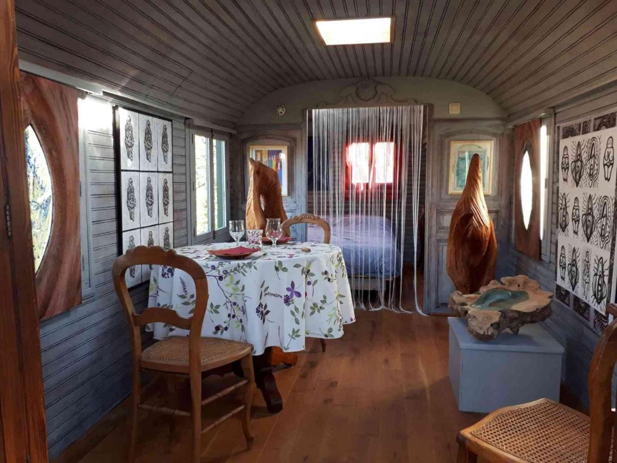 Le Fond De La Biche Bed and Breakfast Goutroux Exteriör bild