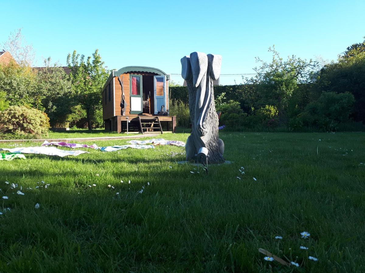 Le Fond De La Biche Bed and Breakfast Goutroux Exteriör bild